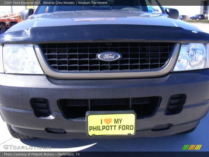 Mineral Grey Metallic / Medium Parchment 2005 Ford Explorer XLS