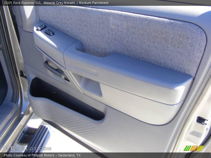 Mineral Grey Metallic / Medium Parchment 2005 Ford Explorer XLS