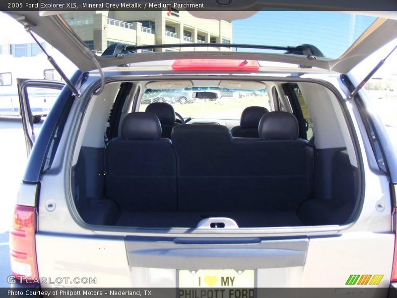 Mineral Grey Metallic / Medium Parchment 2005 Ford Explorer XLS