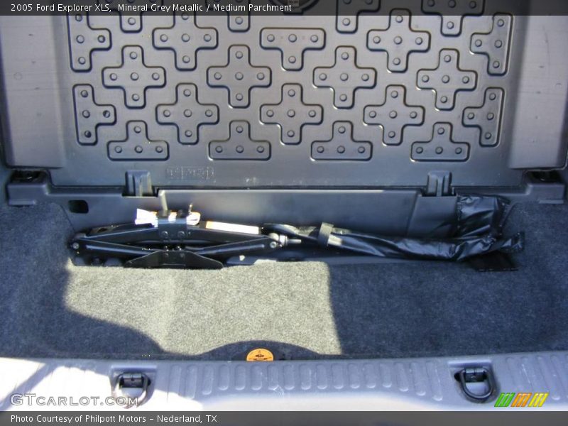 Mineral Grey Metallic / Medium Parchment 2005 Ford Explorer XLS