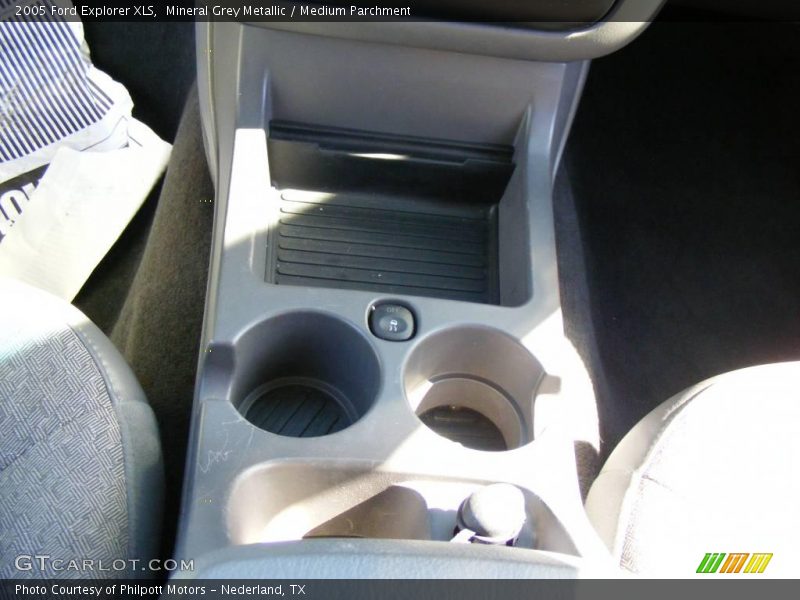 Mineral Grey Metallic / Medium Parchment 2005 Ford Explorer XLS