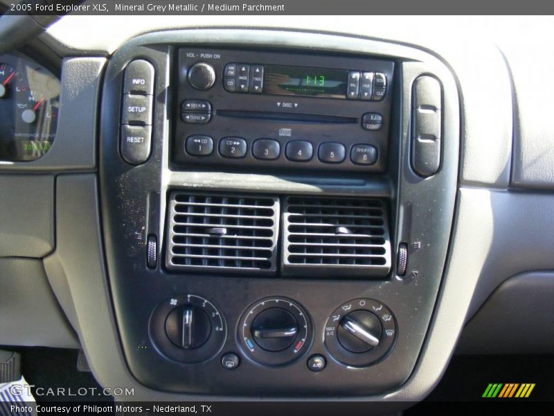 Mineral Grey Metallic / Medium Parchment 2005 Ford Explorer XLS