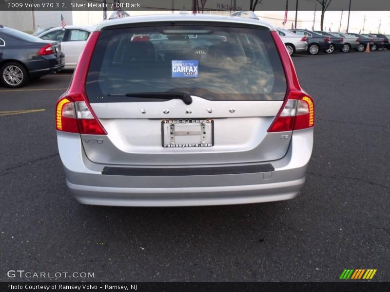 Silver Metallic / Off Black 2009 Volvo V70 3.2