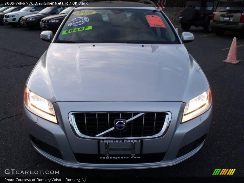 Silver Metallic / Off Black 2009 Volvo V70 3.2