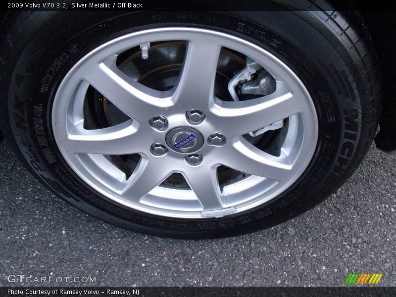 Silver Metallic / Off Black 2009 Volvo V70 3.2