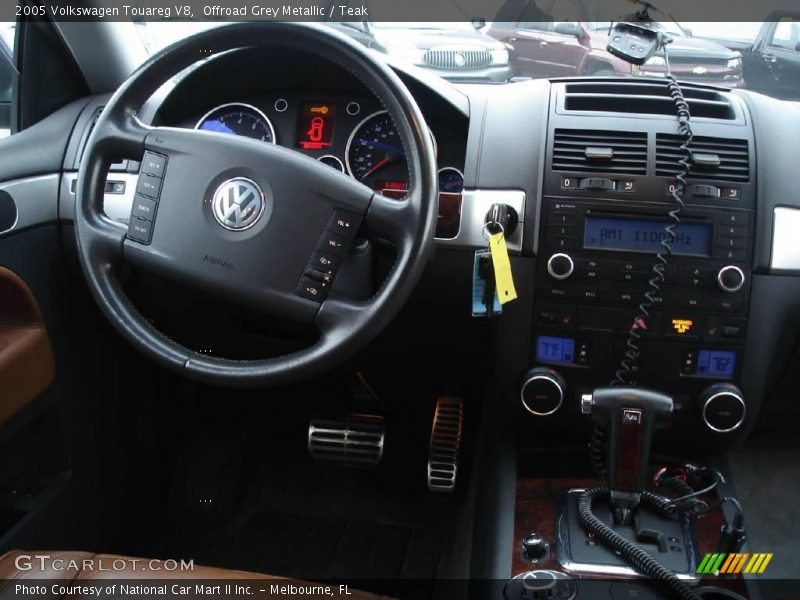 Offroad Grey Metallic / Teak 2005 Volkswagen Touareg V8
