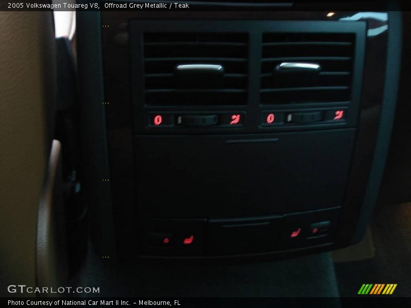 Offroad Grey Metallic / Teak 2005 Volkswagen Touareg V8
