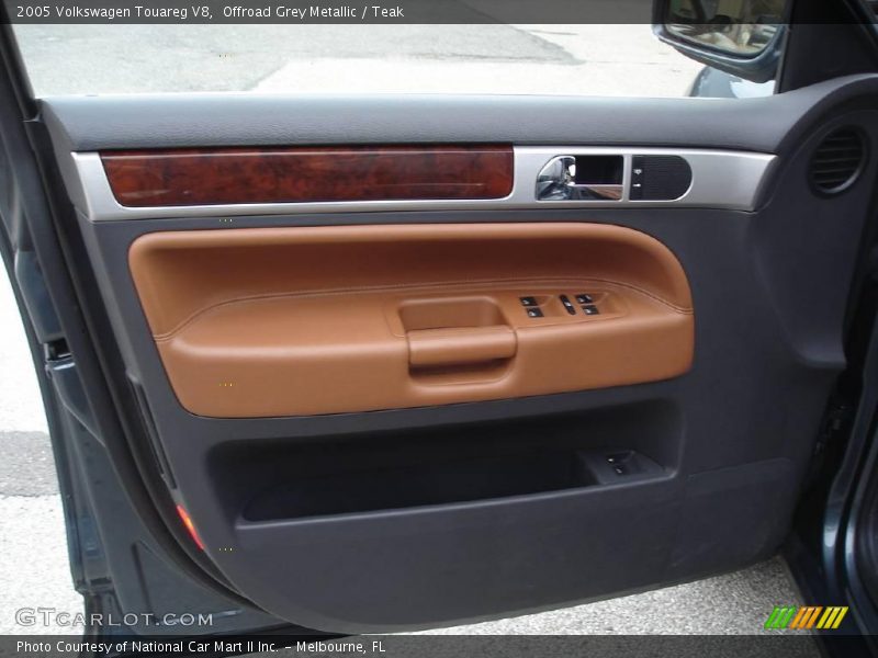 Offroad Grey Metallic / Teak 2005 Volkswagen Touareg V8
