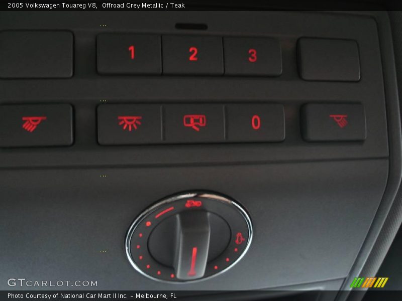 Offroad Grey Metallic / Teak 2005 Volkswagen Touareg V8