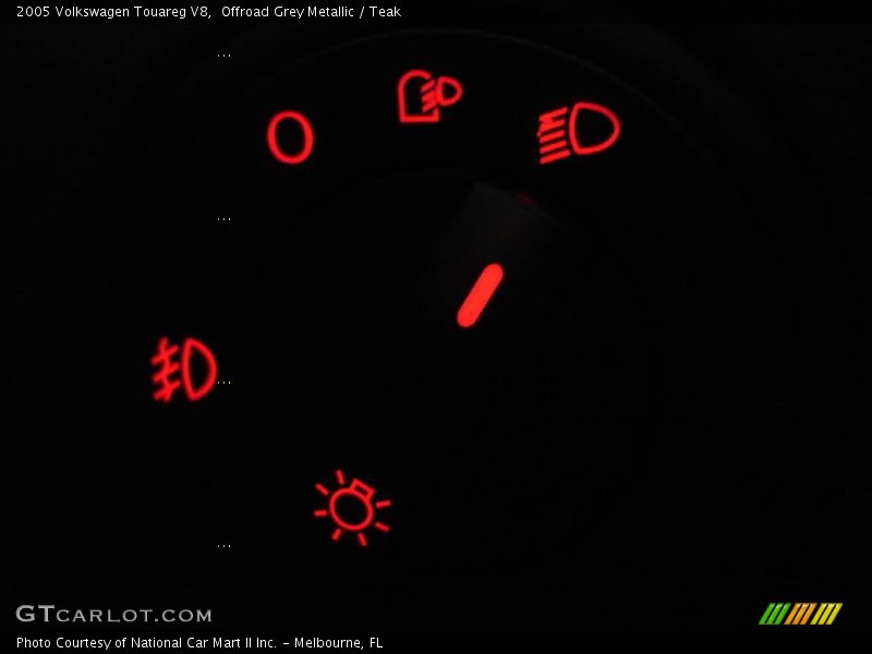Offroad Grey Metallic / Teak 2005 Volkswagen Touareg V8