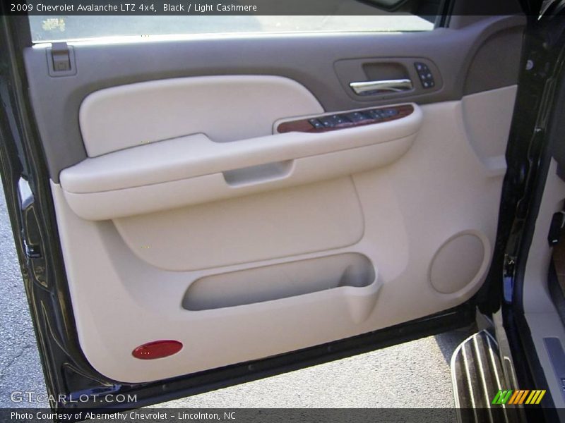Black / Light Cashmere 2009 Chevrolet Avalanche LTZ 4x4