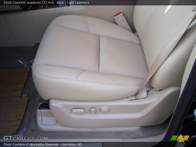 Black / Light Cashmere 2009 Chevrolet Avalanche LTZ 4x4