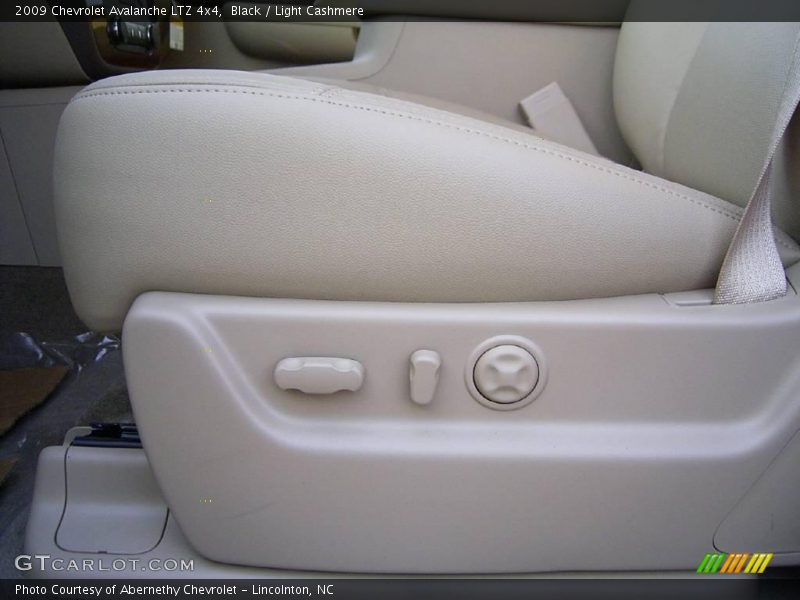Black / Light Cashmere 2009 Chevrolet Avalanche LTZ 4x4