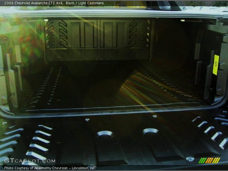 Black / Light Cashmere 2009 Chevrolet Avalanche LTZ 4x4