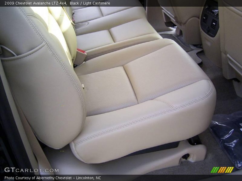 Black / Light Cashmere 2009 Chevrolet Avalanche LTZ 4x4
