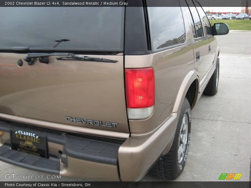 Sandalwood Metallic / Medium Gray 2002 Chevrolet Blazer LS 4x4