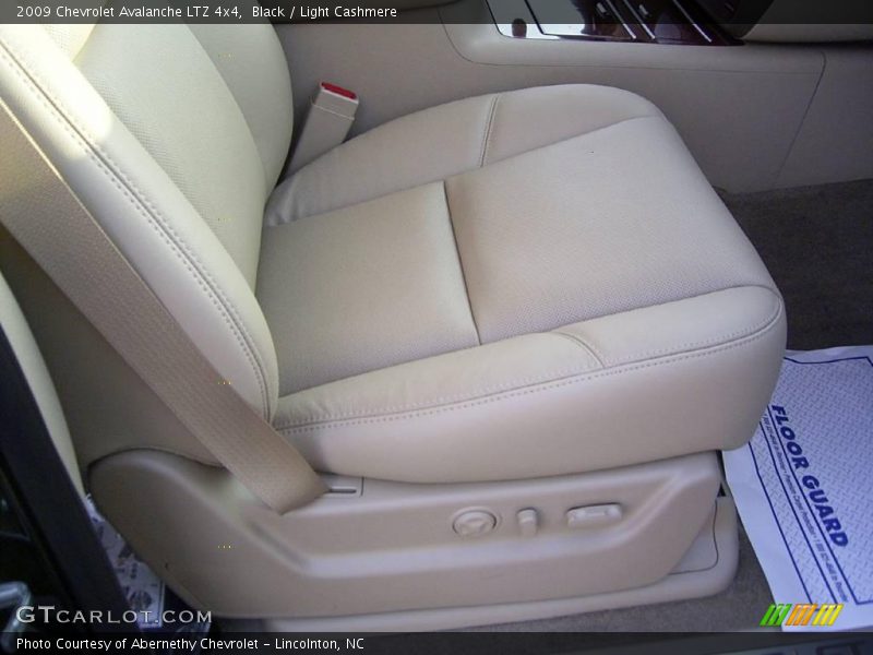 Black / Light Cashmere 2009 Chevrolet Avalanche LTZ 4x4