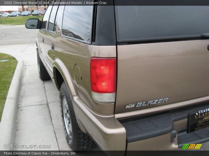 Sandalwood Metallic / Medium Gray 2002 Chevrolet Blazer LS 4x4