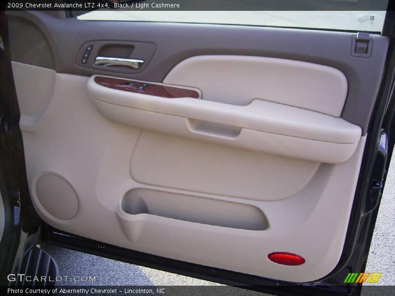 Black / Light Cashmere 2009 Chevrolet Avalanche LTZ 4x4