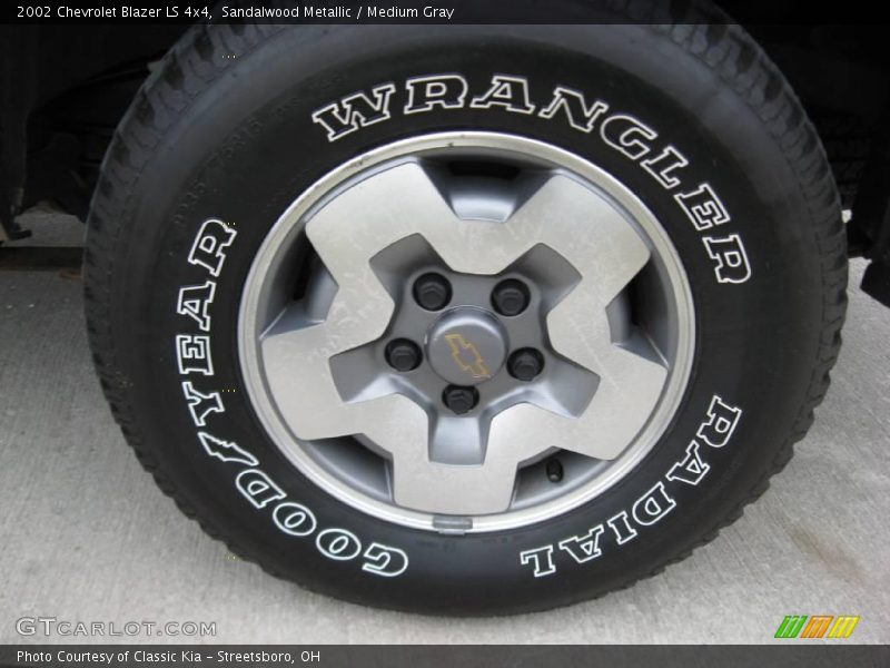 Sandalwood Metallic / Medium Gray 2002 Chevrolet Blazer LS 4x4