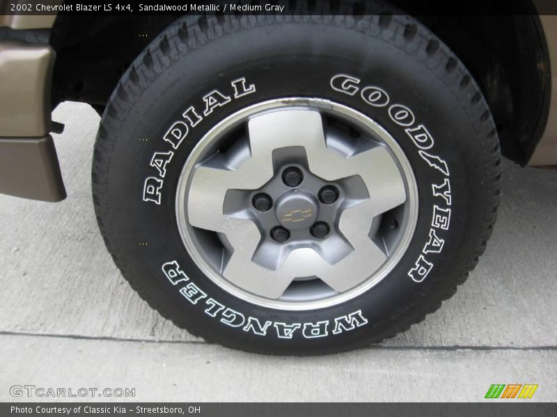 Sandalwood Metallic / Medium Gray 2002 Chevrolet Blazer LS 4x4