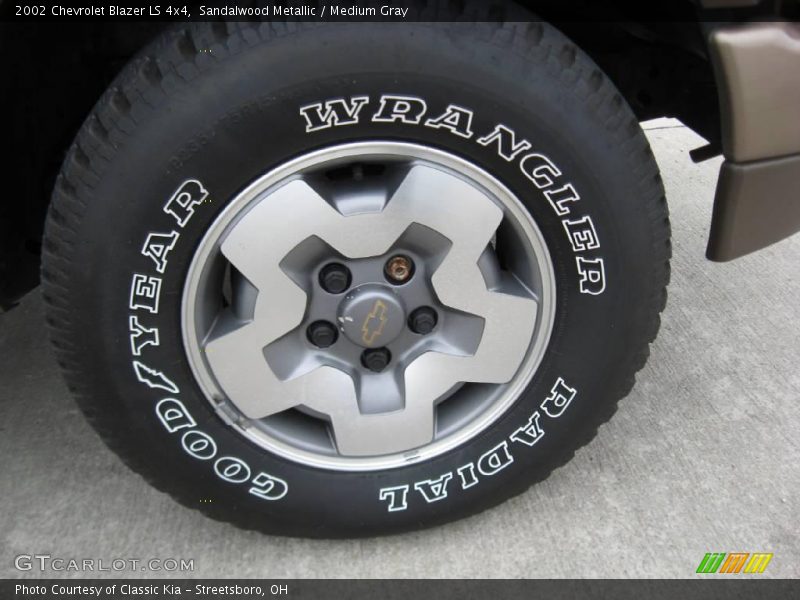 Sandalwood Metallic / Medium Gray 2002 Chevrolet Blazer LS 4x4