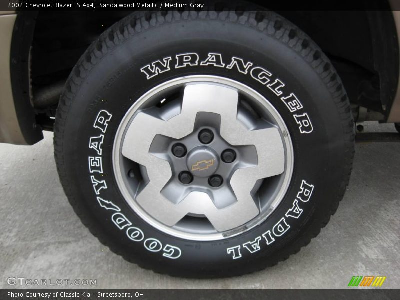 Sandalwood Metallic / Medium Gray 2002 Chevrolet Blazer LS 4x4