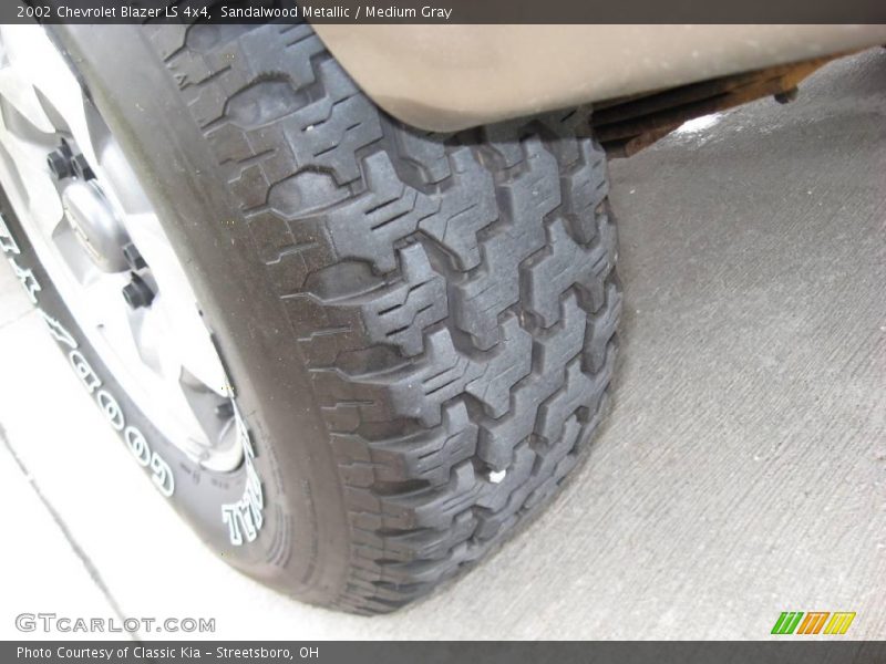 Sandalwood Metallic / Medium Gray 2002 Chevrolet Blazer LS 4x4