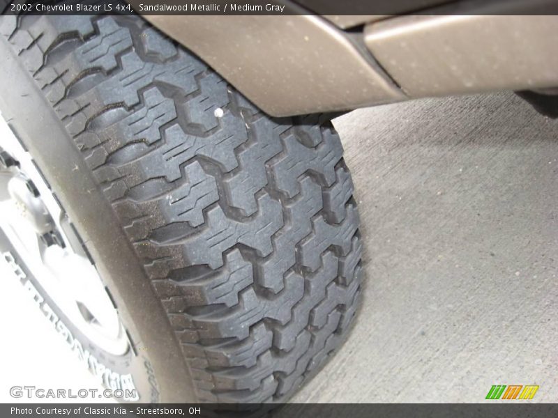 Sandalwood Metallic / Medium Gray 2002 Chevrolet Blazer LS 4x4