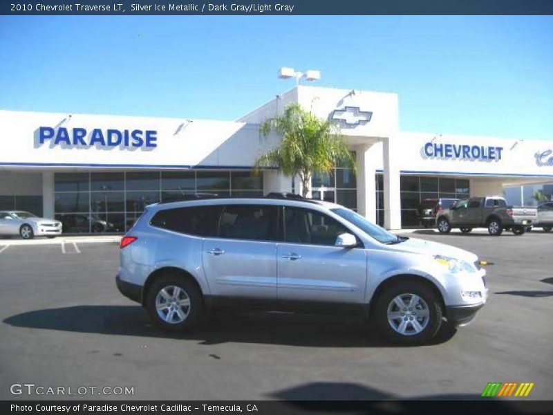 Silver Ice Metallic / Dark Gray/Light Gray 2010 Chevrolet Traverse LT