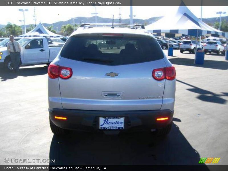 Silver Ice Metallic / Dark Gray/Light Gray 2010 Chevrolet Traverse LT