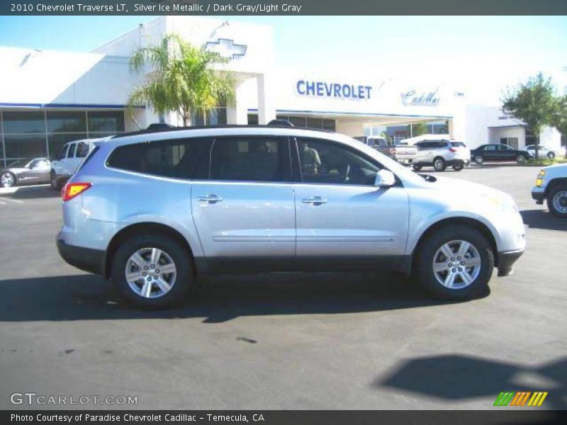 Silver Ice Metallic / Dark Gray/Light Gray 2010 Chevrolet Traverse LT