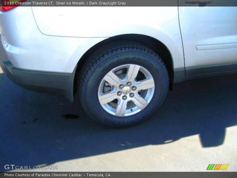 Silver Ice Metallic / Dark Gray/Light Gray 2010 Chevrolet Traverse LT