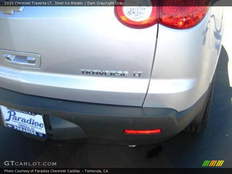 Silver Ice Metallic / Dark Gray/Light Gray 2010 Chevrolet Traverse LT
