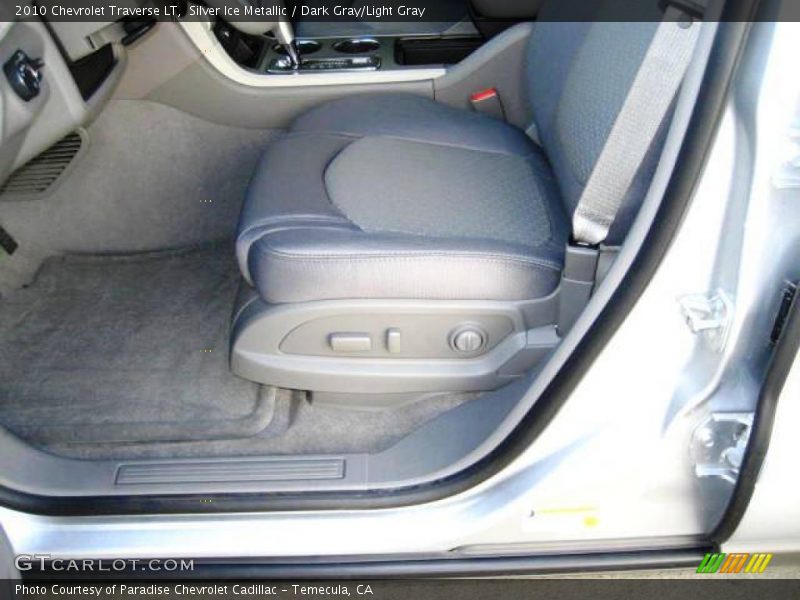 Silver Ice Metallic / Dark Gray/Light Gray 2010 Chevrolet Traverse LT