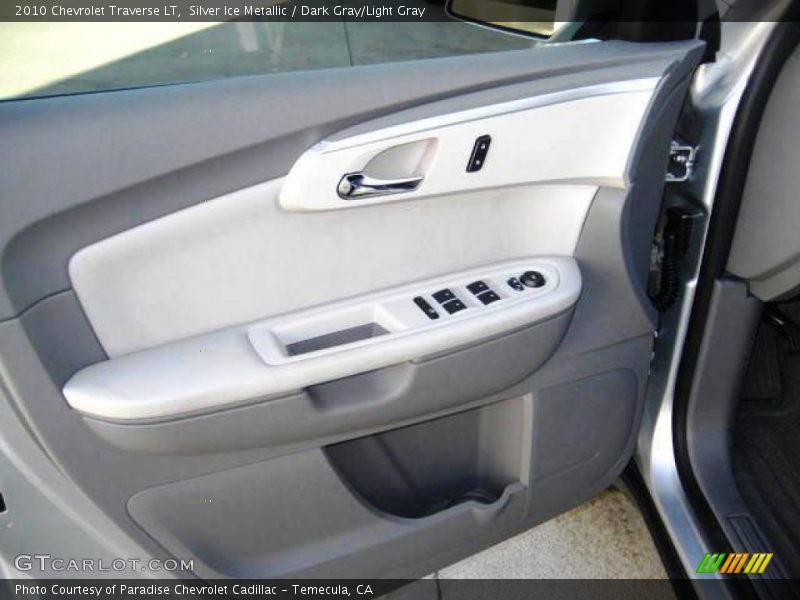 Silver Ice Metallic / Dark Gray/Light Gray 2010 Chevrolet Traverse LT