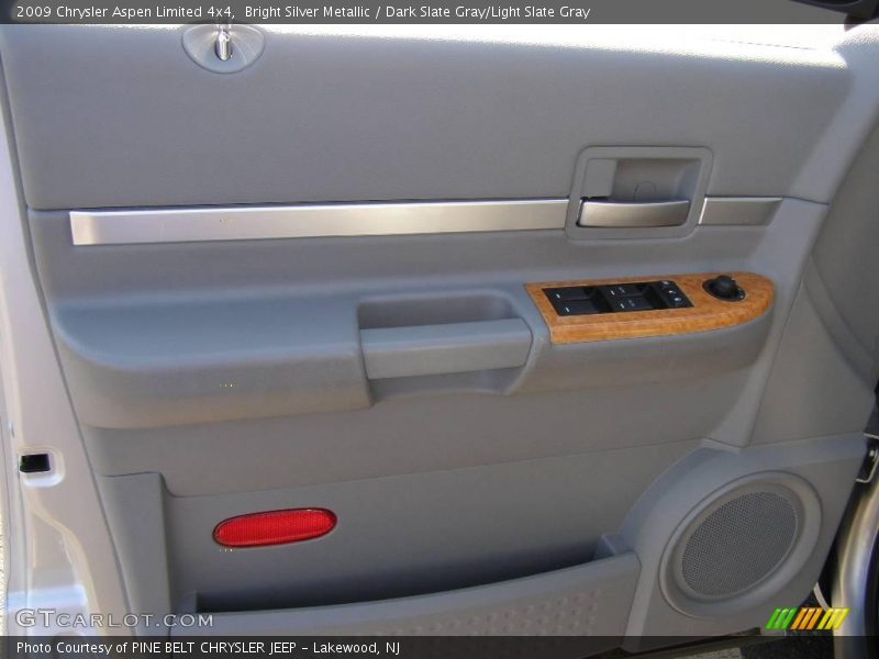 Bright Silver Metallic / Dark Slate Gray/Light Slate Gray 2009 Chrysler Aspen Limited 4x4