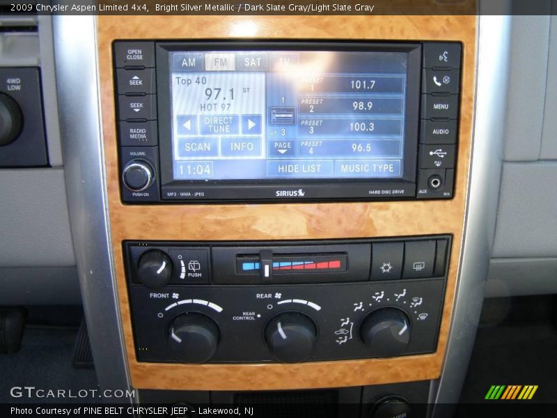 Bright Silver Metallic / Dark Slate Gray/Light Slate Gray 2009 Chrysler Aspen Limited 4x4