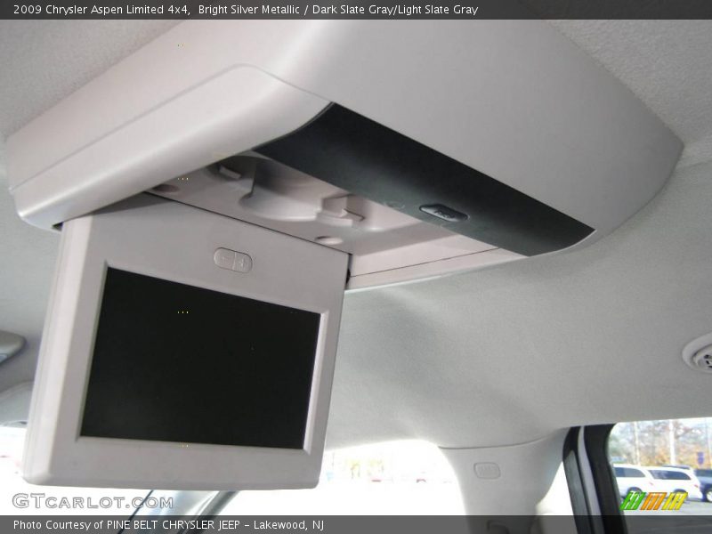 Bright Silver Metallic / Dark Slate Gray/Light Slate Gray 2009 Chrysler Aspen Limited 4x4