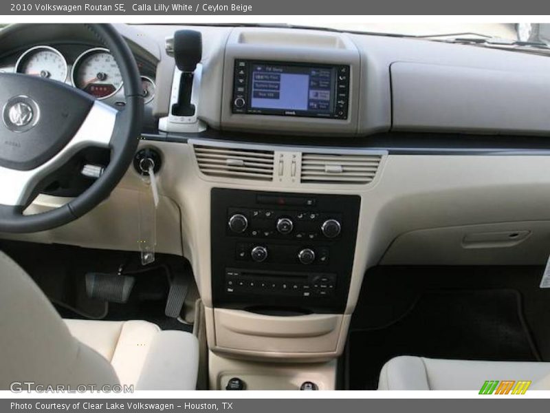 Calla Lilly White / Ceylon Beige 2010 Volkswagen Routan SE