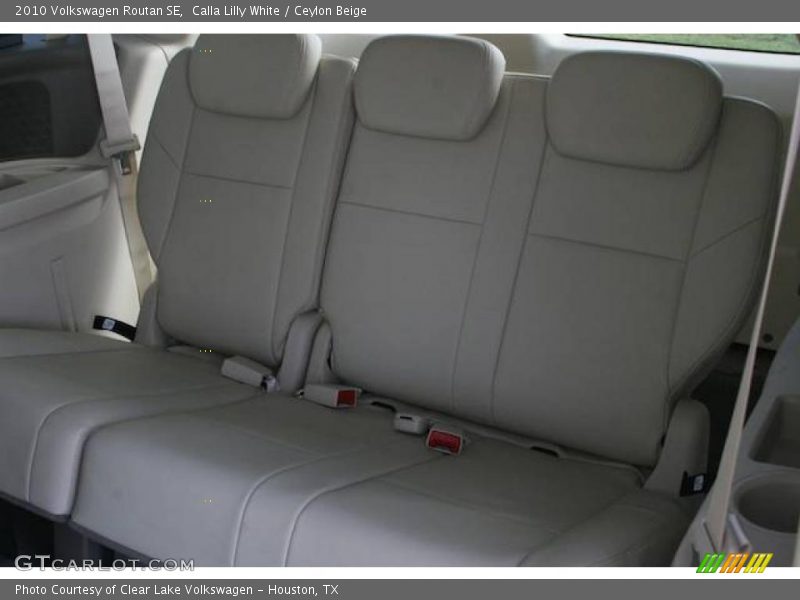 Calla Lilly White / Ceylon Beige 2010 Volkswagen Routan SE