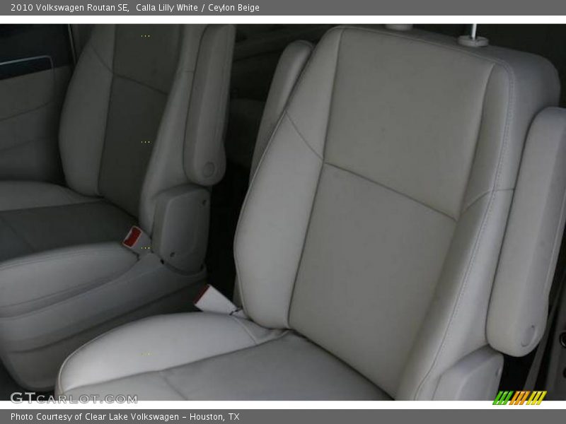 Calla Lilly White / Ceylon Beige 2010 Volkswagen Routan SE