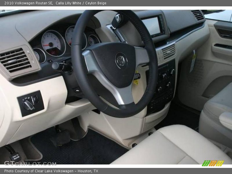 Calla Lilly White / Ceylon Beige 2010 Volkswagen Routan SE