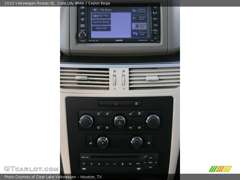 Calla Lilly White / Ceylon Beige 2010 Volkswagen Routan SE