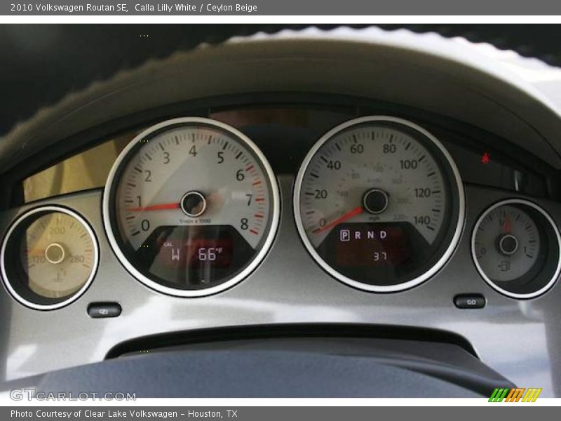 Calla Lilly White / Ceylon Beige 2010 Volkswagen Routan SE
