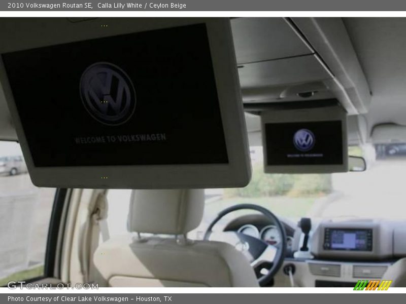 Calla Lilly White / Ceylon Beige 2010 Volkswagen Routan SE