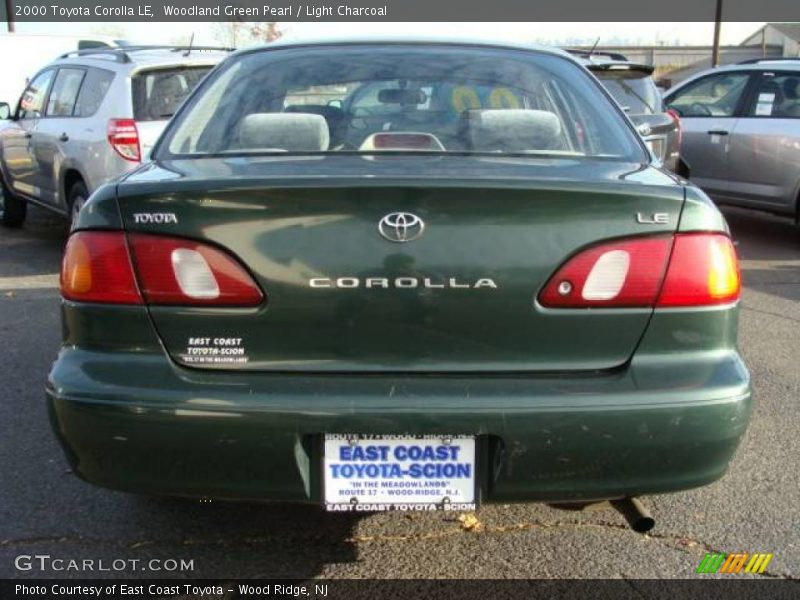 Woodland Green Pearl / Light Charcoal 2000 Toyota Corolla LE