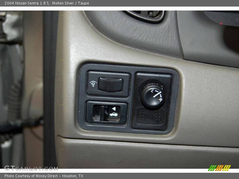 Molten Silver / Taupe 2004 Nissan Sentra 1.8 S