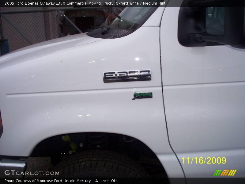 Oxford White / Medium Flint 2009 Ford E Series Cutaway E350 Commercial Moving Truck