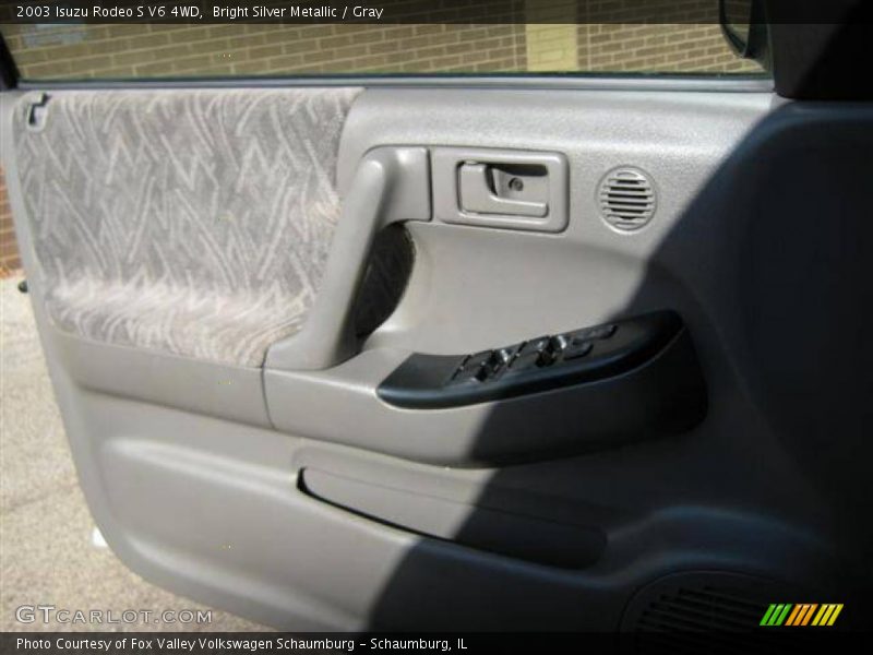 Bright Silver Metallic / Gray 2003 Isuzu Rodeo S V6 4WD